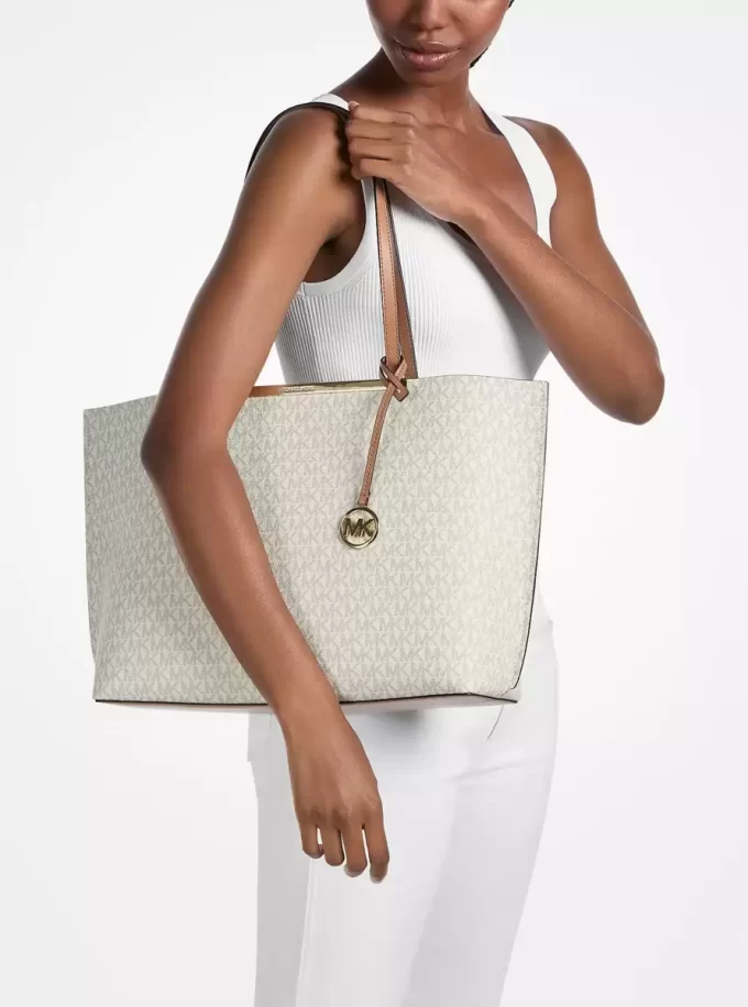 Evelyn Large Signature Logo Tote Bag Evelyn Large Signature Logo Tote Bag